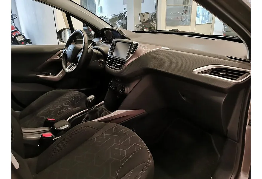 Peugeot 2008 1.6 VTi MT (115 л.с.) Серый в АВИЛОН. Слайд №13