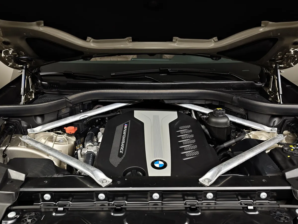 BMW X5 M50d Steptronic xDrive (400 л.с.) M Special Бежевый в АВИЛОН. Слайд №10