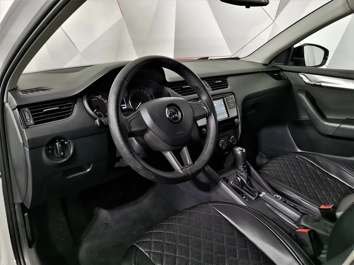 Skoda Octavia 1.6 AT (110 л.с.) Белый в АВИЛОН. Слайд №17