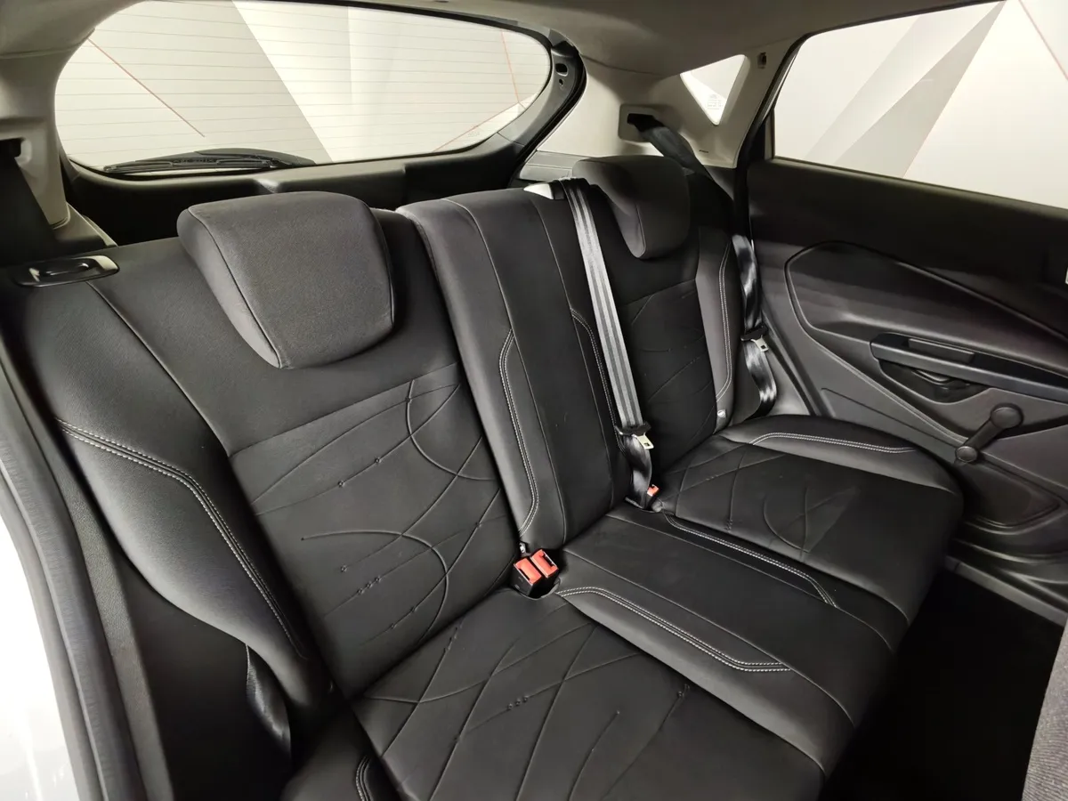 Ford Fiesta 1.6 Ti-VCT PowerShift (105 л.с.) Trend Белый в АВИЛОН. Слайд №15
