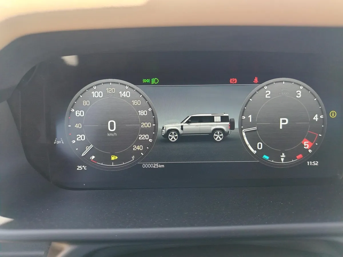 Land Rover Defender 3.0D D6H AT (249 л.с.) X-Dynamic HSE Зеленый в АВИЛОН. Слайд №11