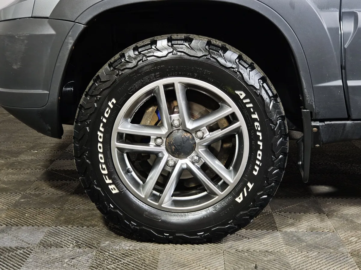 Chevrolet Niva 1.7 MT (80 л.с.) Серый в АВИЛОН. Слайд №9