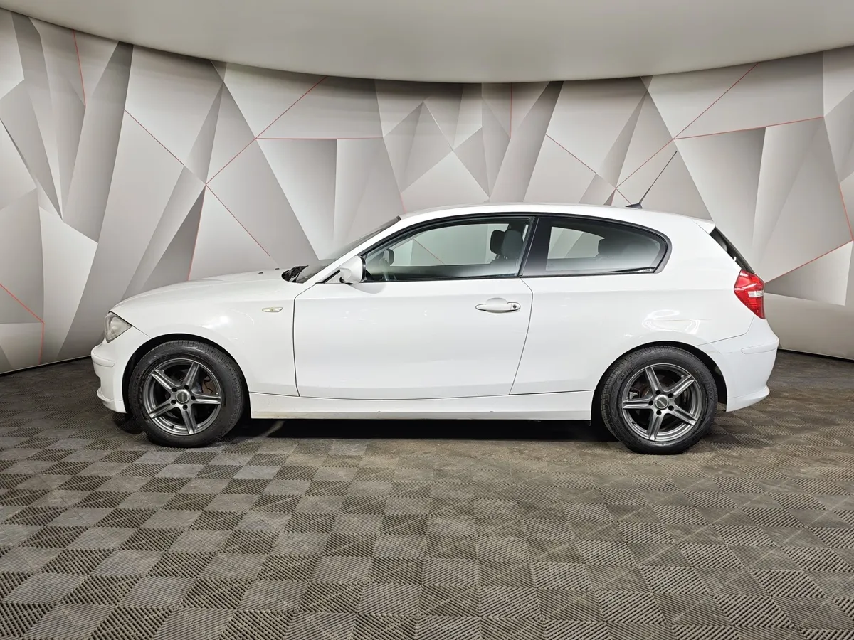 BMW 1 серия 116i AT (115 л.с.) Белый в АВИЛОН. Слайд №5