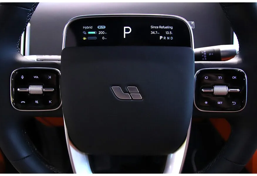 LiXiang L9 1.5 AT 4WD (449 л.с.) Ultra Черный в АВИЛОН. Слайд №17