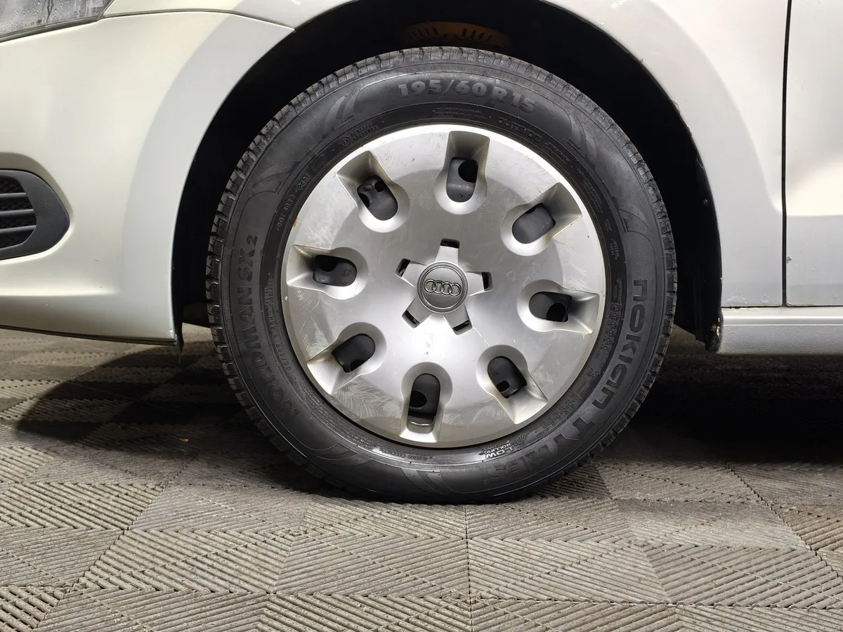 Volkswagen Polo 1.6 Tiptronic (105 л.с.) Comfortline Серебристый в АВИЛОН. Слайд №9