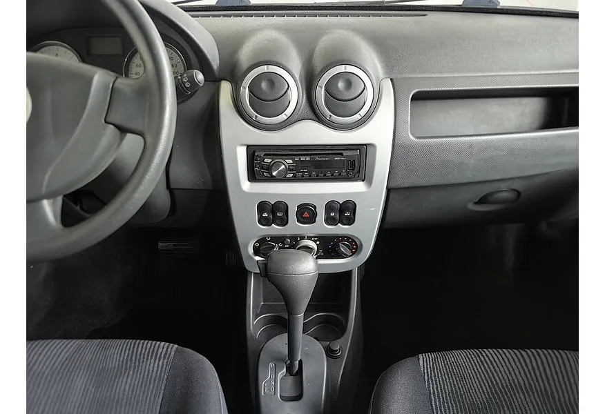 Renault Sandero 1.6 MT (102 л.с.) Бежевый в АВИЛОН. Слайд №14