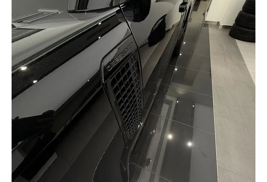Land Rover Defender 3.0D AT (300 л.с.) HSE Черный в АВИЛОН. Слайд №16