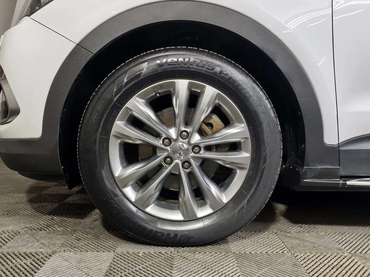 Hyundai Santa Fe 2.4 AT AWD (171 л.с.) Comfort Белый в АВИЛОН. Слайд №9