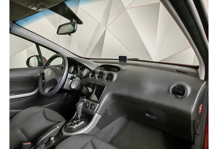 Peugeot 308 1.6 AT (120 л.с.) Красный в АВИЛОН. Слайд №12