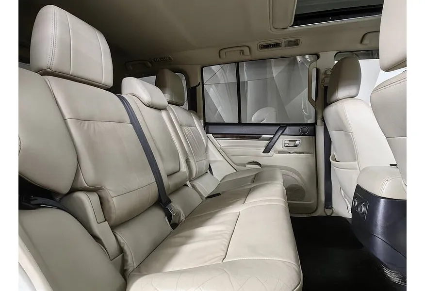 Mitsubishi Pajero 3.5 AT AWD (189 л.с.) Белый в АВИЛОН. Слайд №16 Mitsubishi Pajero 3.5 AT AWD (189 л.с.) Белый в АВИЛОН. Слайд №16