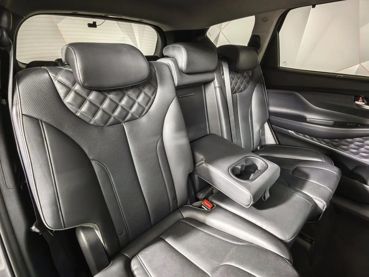 Hyundai Santa Fe 2.5 AWD 6AT (180 л.с.) High-Tech Серый в АВИЛОН. Слайд №17