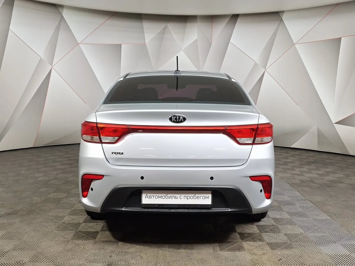 Kia Rio 1.6 AT (123 л.с.) Серебристый в АВИЛОН. Слайд №8