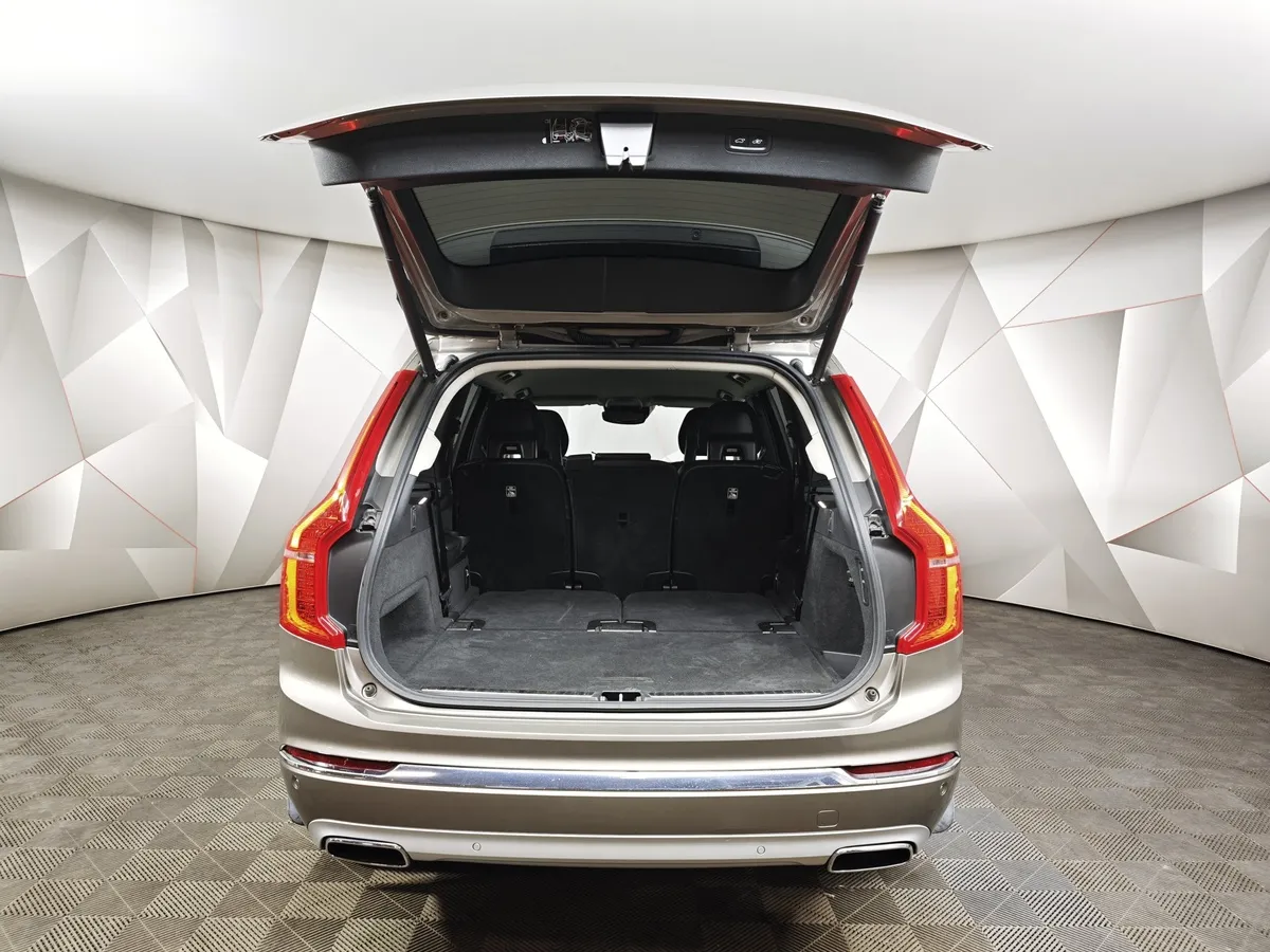 Volvo XC90 2.0 D5 Drive-E AT AWD (7 мест) (235 л.с.) Inscription Серый в АВИЛОН. Слайд №11
