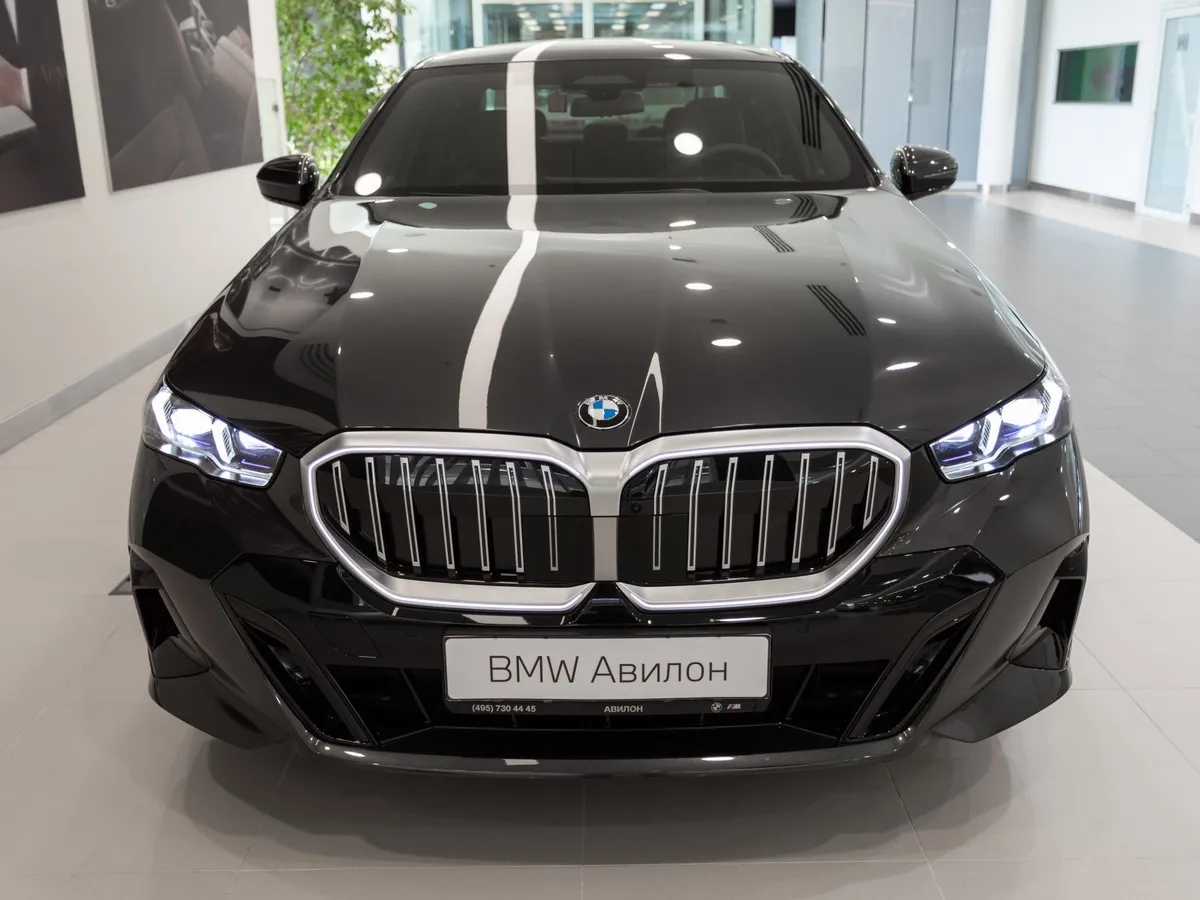 BMW 5 серия 530i xDrive AT (252 л.с.) Черный в АВИЛОН. Слайд №4 BMW 5 серия 530i xDrive AT (252 л.с.) Черный в АВИЛОН. Слайд №4