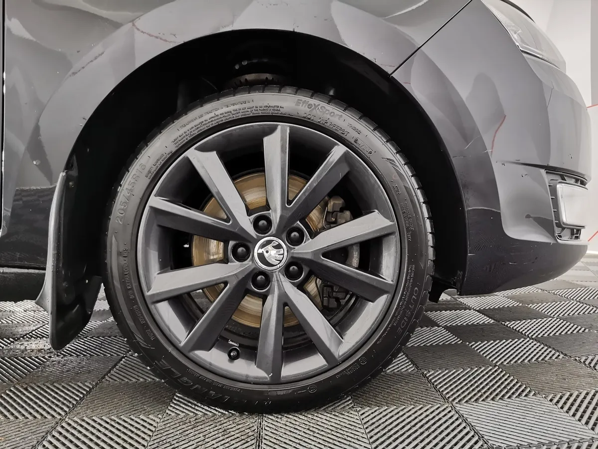 Skoda Rapid 1.4 TSI DSG (125 л.с.) Active Черный в АВИЛОН. Слайд №9