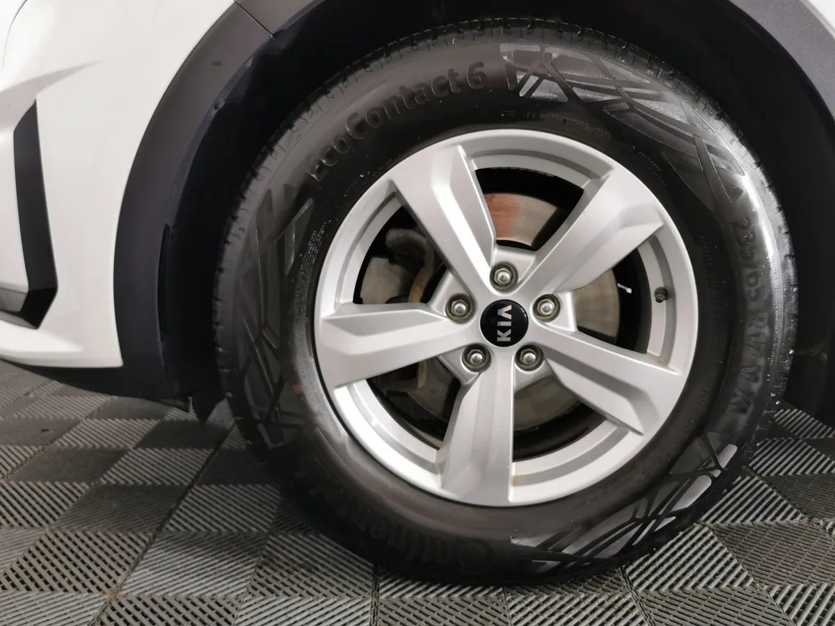 Kia Sorento 2.5 MPI 4WD AT (180 л.с.) Comfort Белый в АВИЛОН. Слайд №8