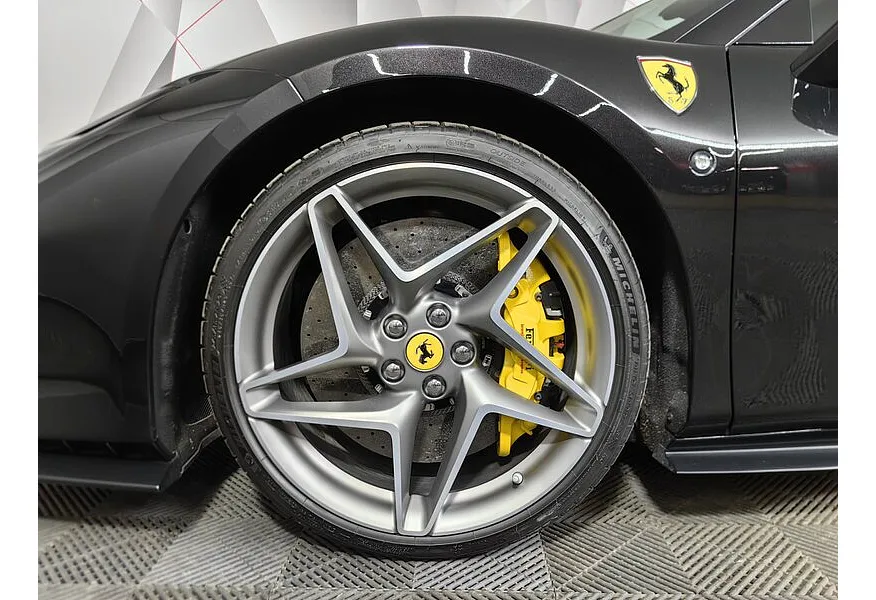 Ferrari F8 Spider 3.9 AMT (720 л.с.) Черный в АВИЛОН. Слайд №9
