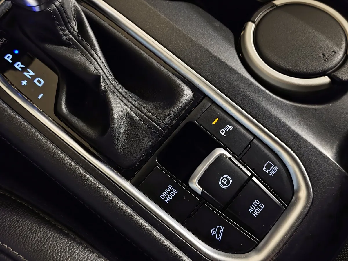 Hyundai Santa Fe 2.4 (188 л.с.) - 6AT Premier Белый в АВИЛОН. Слайд №21