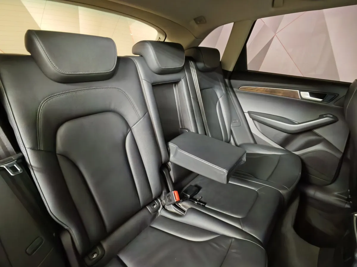 Audi Q5 2.0 TFSI tiptronic quattro (211 л.с.) Черный в АВИЛОН. Слайд №15