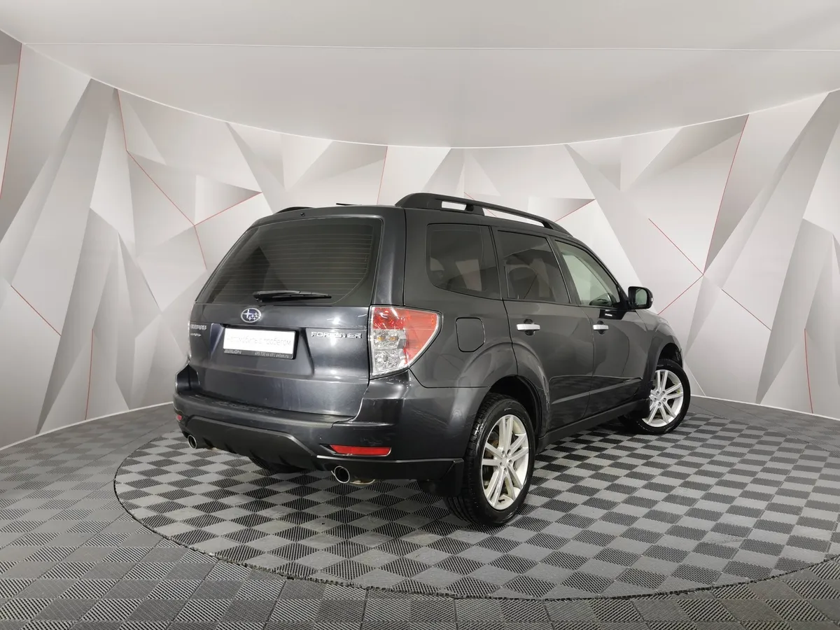 Subaru Forester 2.0X E-AT (150 л.с.) Серый в АВИЛОН. Слайд №2
