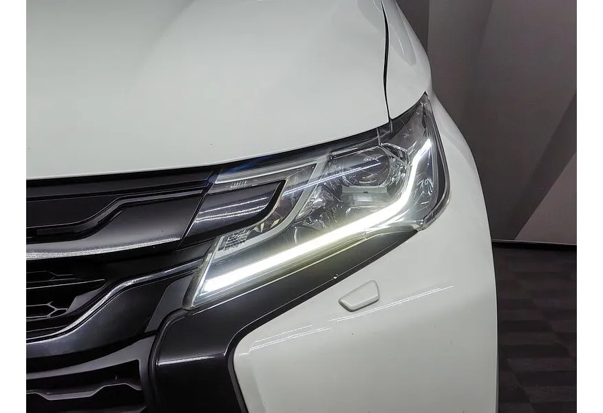 Mitsubishi Pajero Sport 2.4 DI-D AT AWD (181 л.с.) Белый в АВИЛОН. Слайд №10