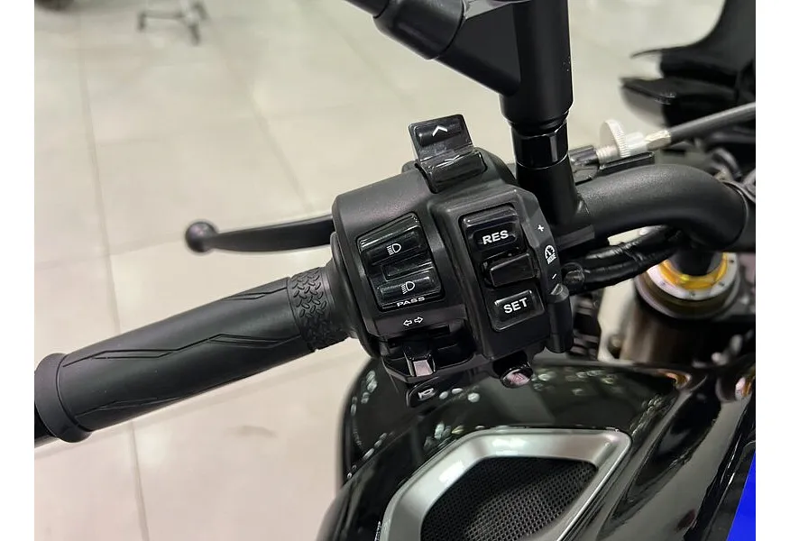 Yamaha MT-10 998 см³ (167 л.с.) (167) 998 Серый в АВИЛОН. Слайд №9