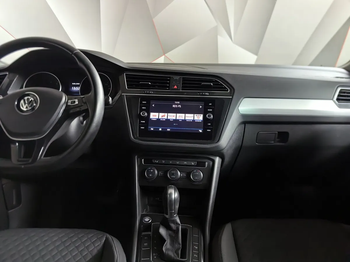 Volkswagen Tiguan 2.0 TSI 4Motion DSG (180 л.с.) Comfortline Черный в АВИЛОН. Слайд №15