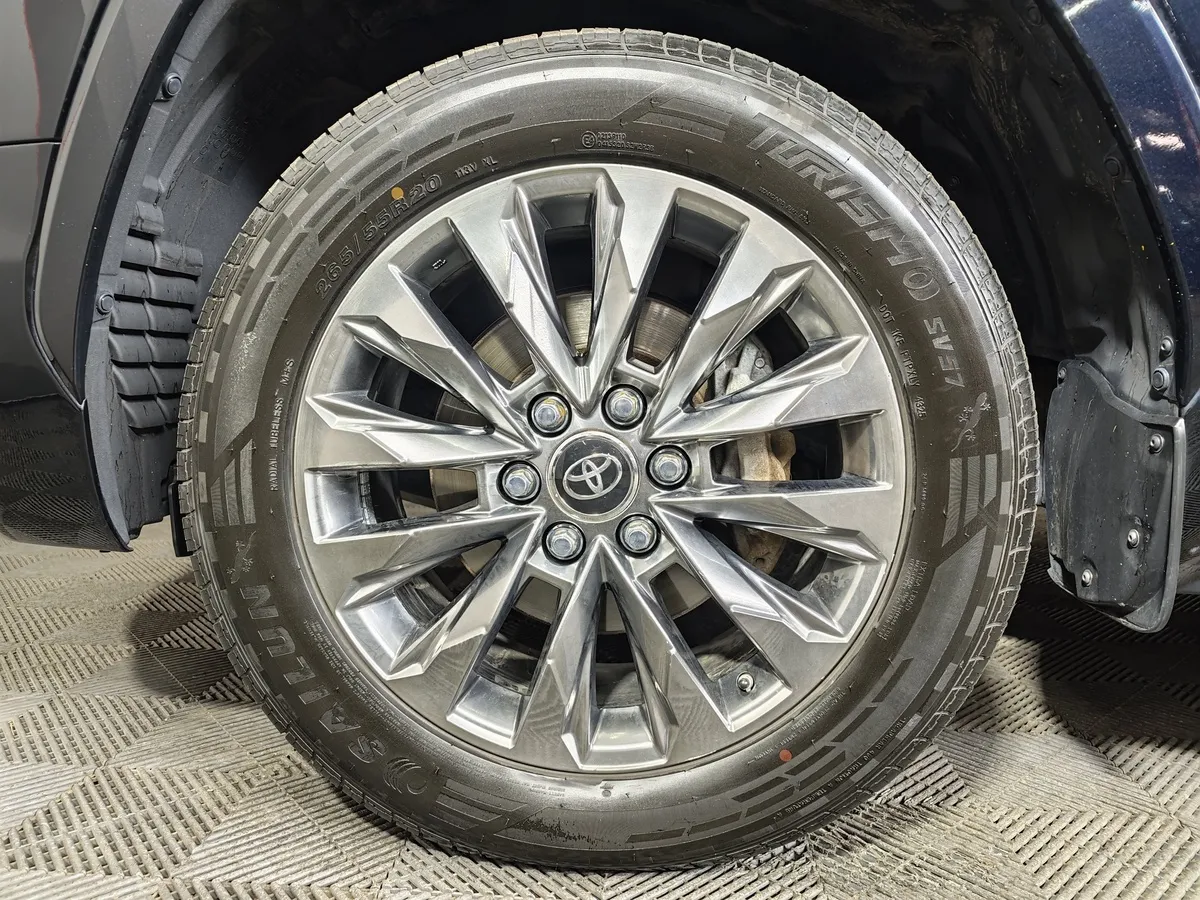 Toyota Land Cruiser 3.4 V6 AT 4WD (299 л.с.) 70th Anniversary Черный в АВИЛОН. Слайд №9