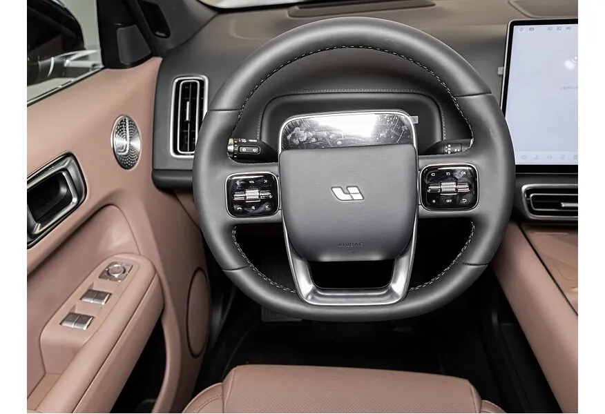 Li Auto L7 1.5 AT 4WD (449 л.с.) Ultra Черный в АВИЛОН. Слайд №9