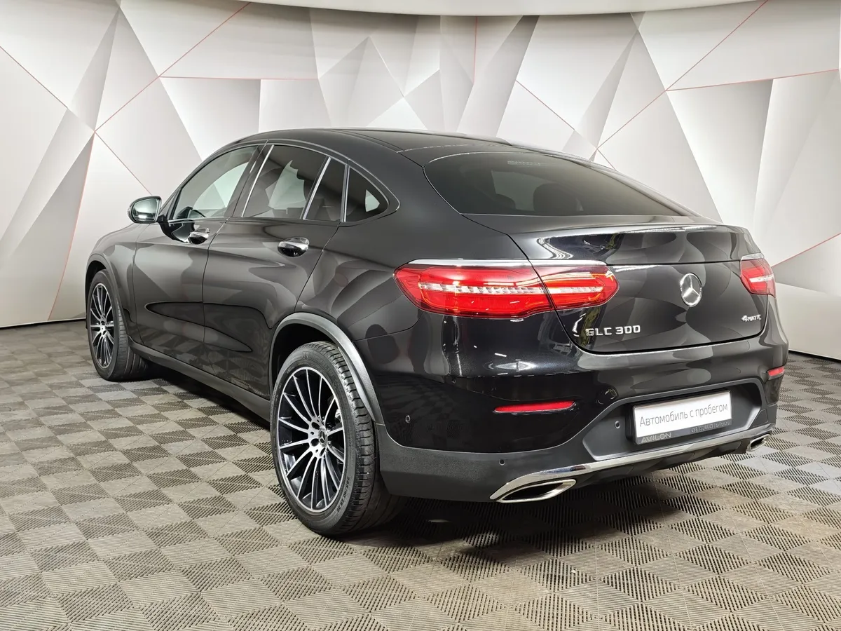 Mercedes-Benz GLC Купе 300 d 9G-TRONIC 4MATIC (245 л.с.) Premium Черный в АВИЛОН. Слайд №4