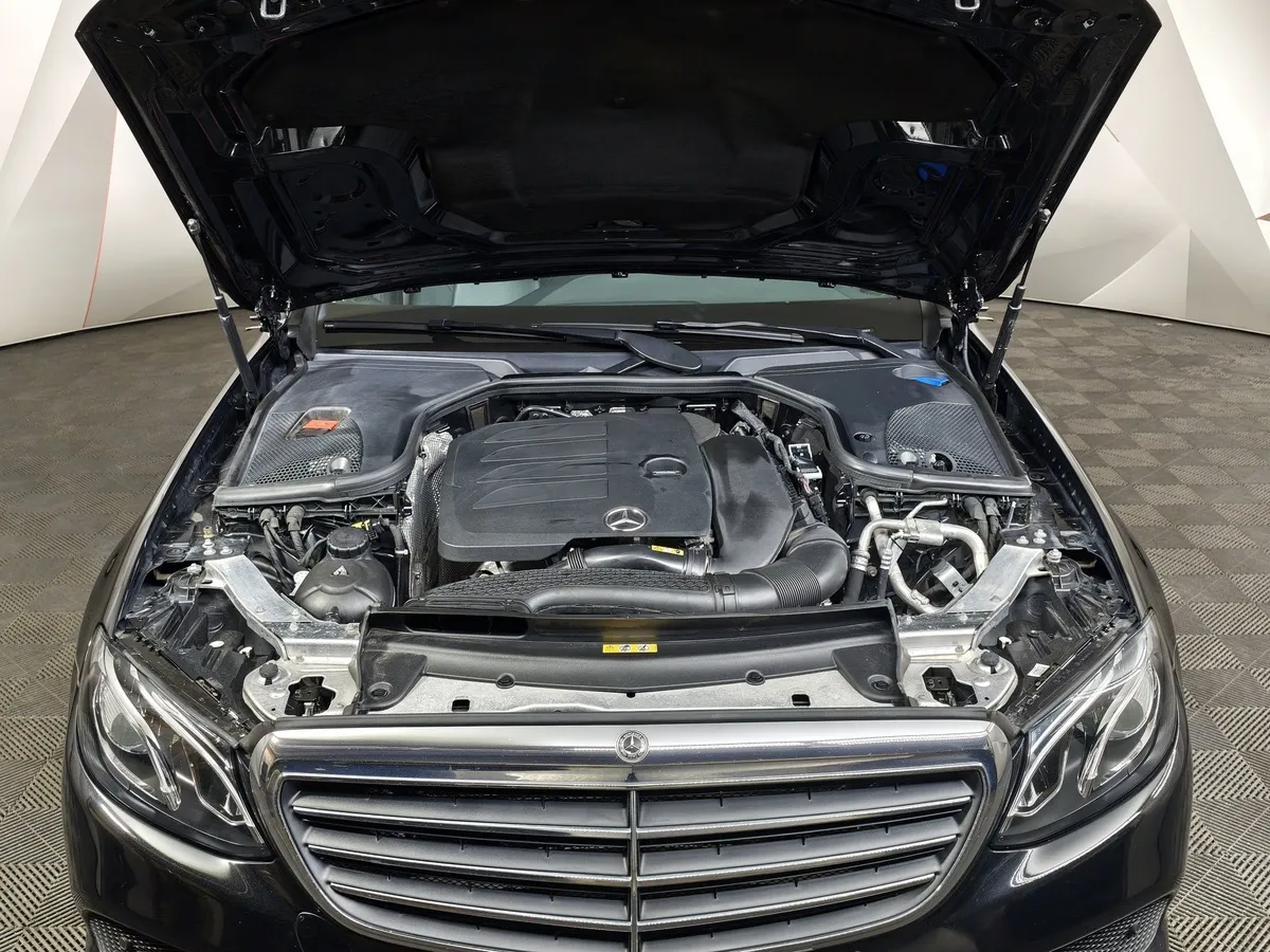 Mercedes-Benz E-Класс E 200 4MATIC 9G-TRONIC (184 л.с.) Premium Черный в АВИЛОН. Слайд №11