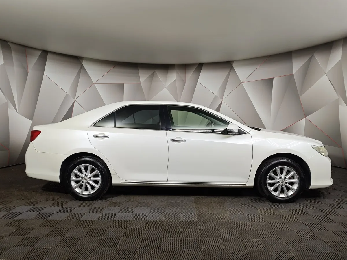 Toyota Camry 2.5 AT (181 л.с.) Стандарт Белый в АВИЛОН. Слайд №6