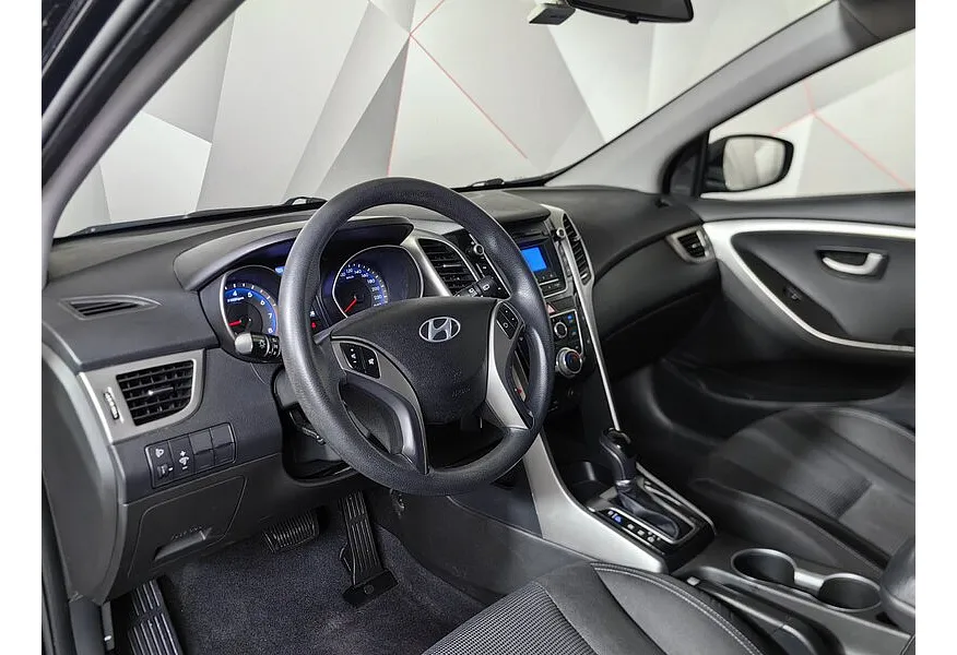 Hyundai i30 1.6 AT (126 л.с.) Черный в АВИЛОН. Слайд №19