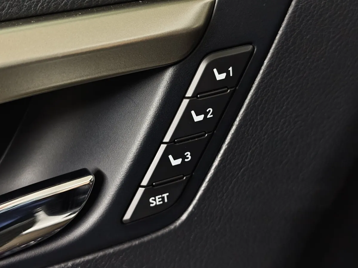 Lexus RX 350 AT AWD (300 л.с.) Exclusive Белый в АВИЛОН. Слайд №23