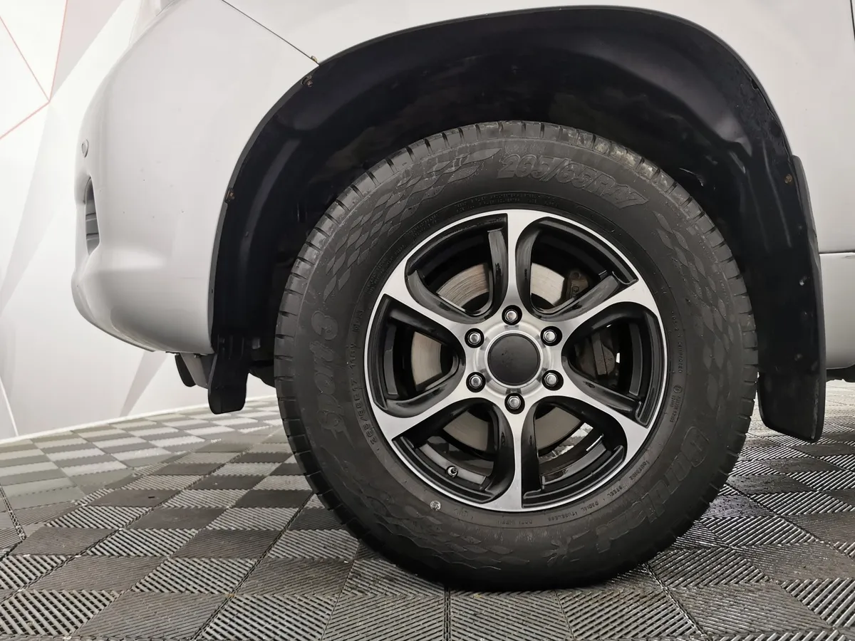 Toyota Land Cruiser Prado 4.0 AT 4WD (282 л.с.) Серебристый в АВИЛОН. Слайд №9