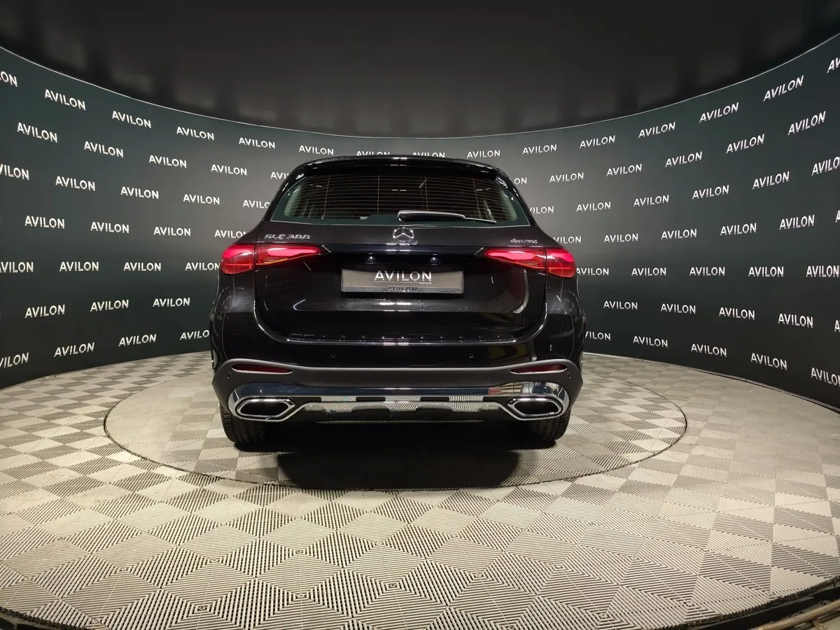 Mercedes-Benz GLC 300 4MATIC 9G-TRONIC (258 л.с.) Черный в АВИЛОН. Слайд №6