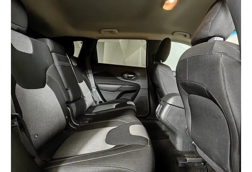 Jeep Cherokee 2.4 Tigershark Multiair AT AWD (177 л.с.) Sport Серый в АВИЛОН. Слайд №16