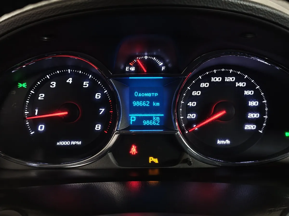 Chevrolet Captiva 2.4 AT (5 мест) (167 л.с.) LT Белый в АВИЛОН. Слайд №18