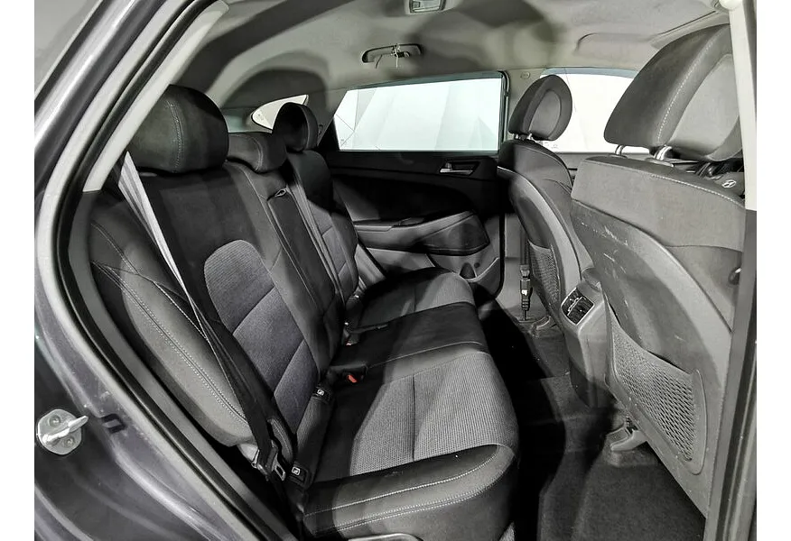 Hyundai Tucson 2.0 (150 л.с.) MPi-6MT-4WD Family Серый в АВИЛОН. Слайд №17
