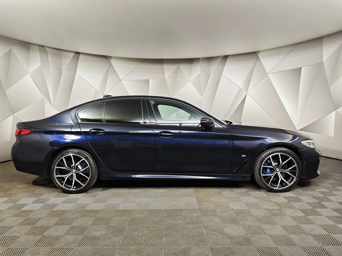 BMW 5 серия 530d xDrive Steptronic (249 л.с.) Base (Локальная сборка) Черный в АВИЛОН. Слайд №6