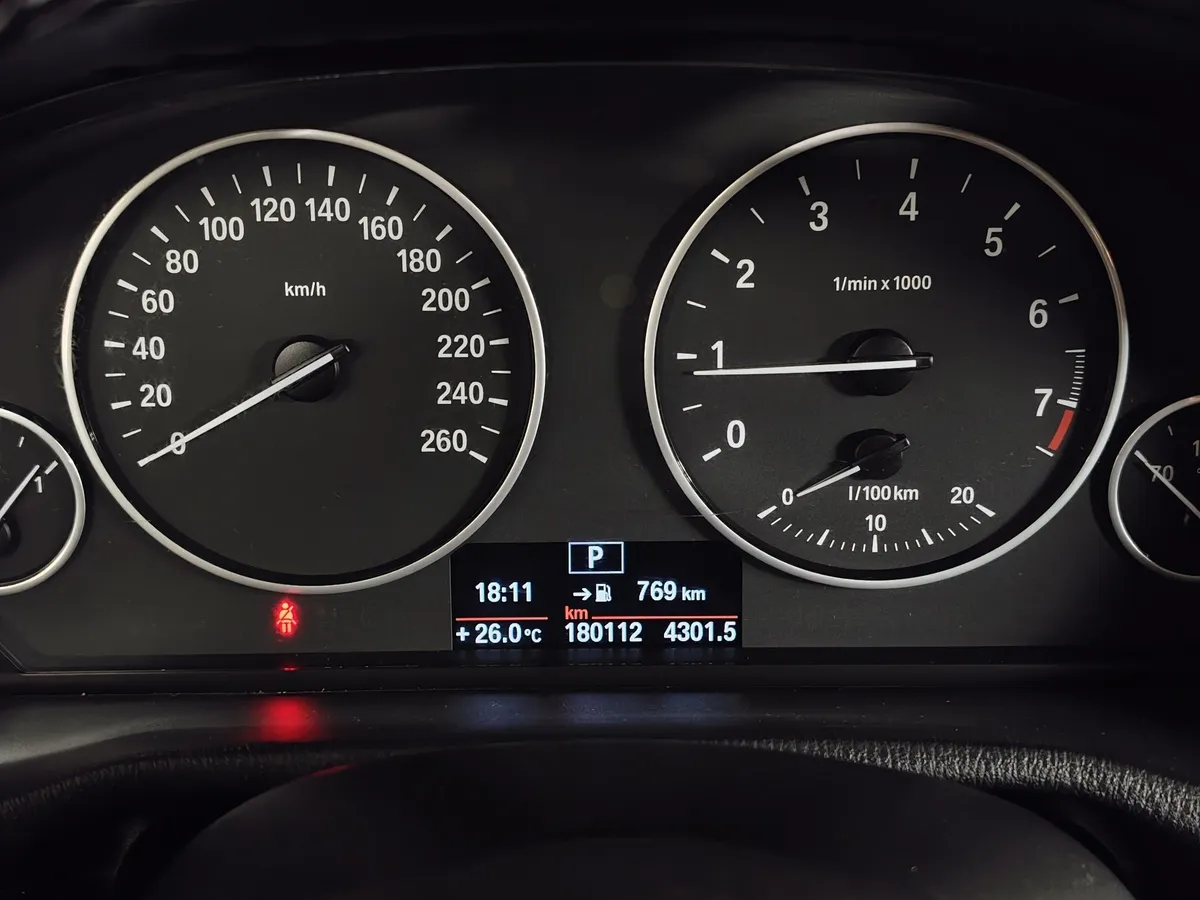 BMW X3 xDrive20i AT (184 л.с.) Базовая. Локальная сборка Черный в АВИЛОН. Слайд №11