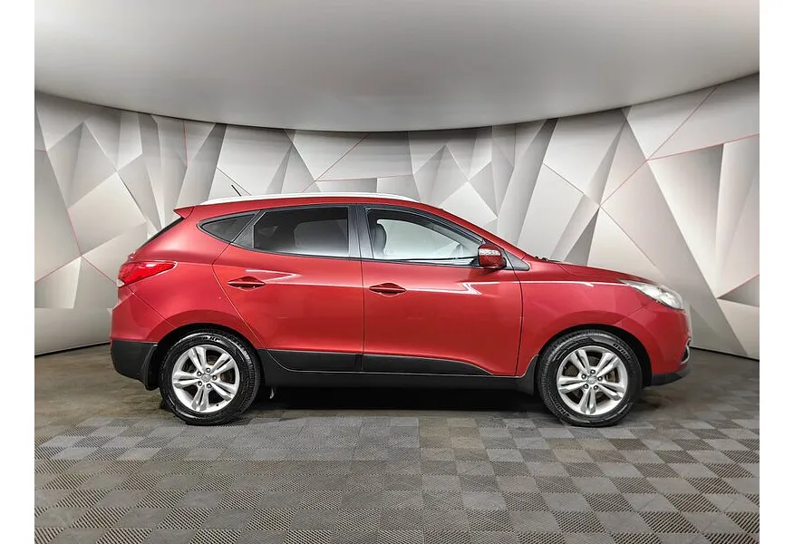 Hyundai ix35 2.0 AT 4WD (150 л.с.) Comfort + Navi Красный в АВИЛОН. Слайд №4