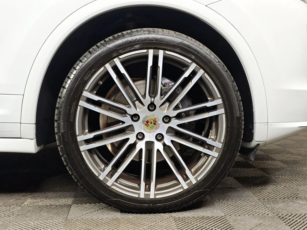 Porsche Cayenne 3.6 Tiptronic AWD (300 л.с.) Белый в АВИЛОН. Слайд №9