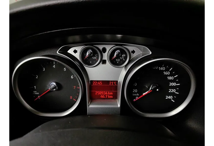 Ford Focus 2.0 AT (145 л.с.) Ghia Серебристый в АВИЛОН. Слайд №16