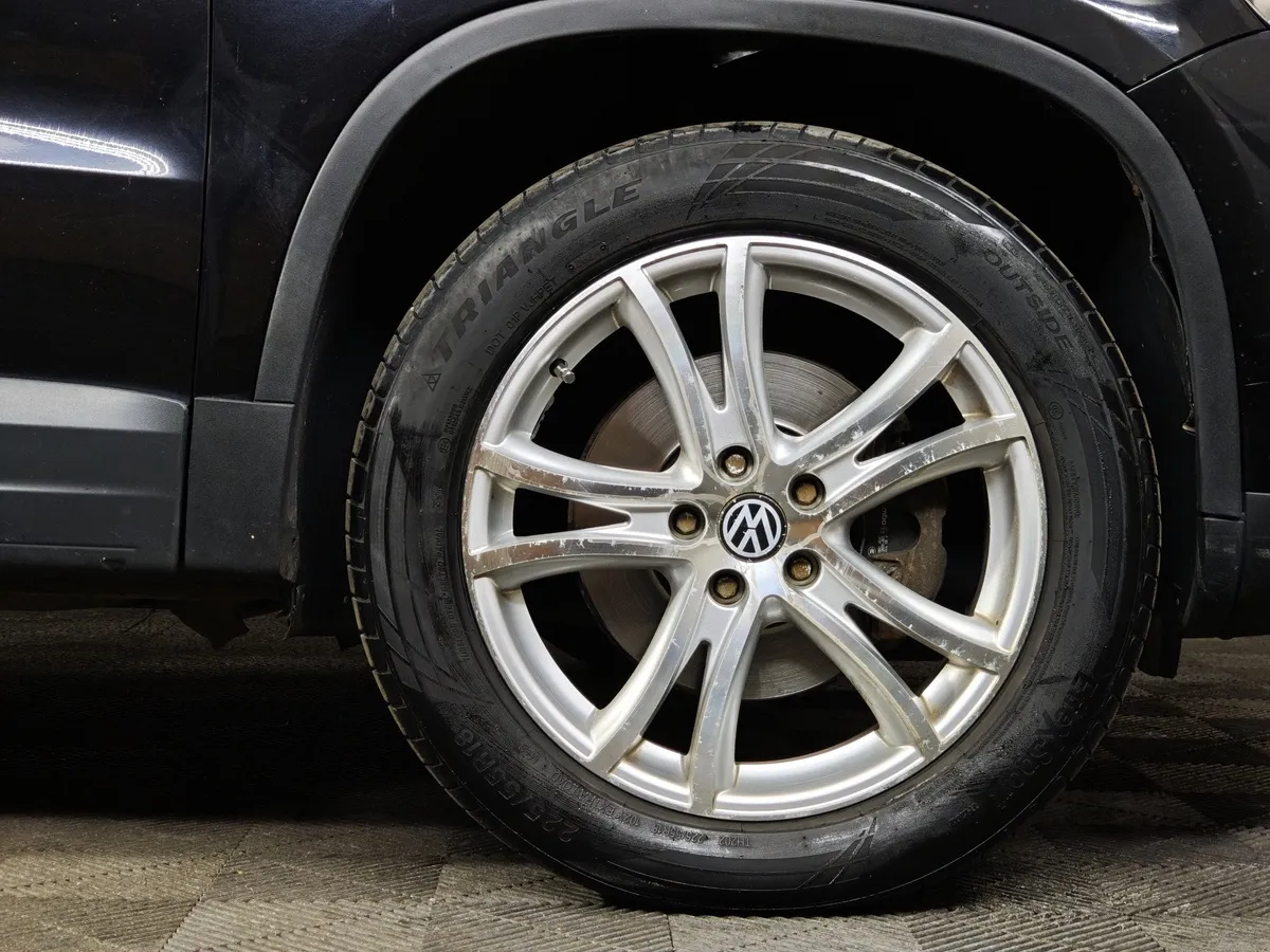 Volkswagen Tiguan 2.0 TDI 4Motion AT (140 л.с.) Track & Field Черный в АВИЛОН. Слайд №9
