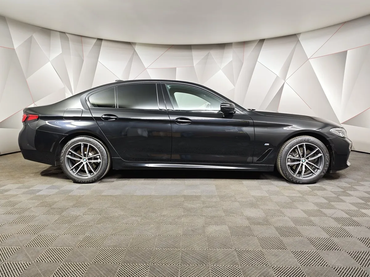 BMW 5 серия 520d xDrive Steptronic (190 л.с.) Base (Локальная сборка) Черный в АВИЛОН. Слайд №6