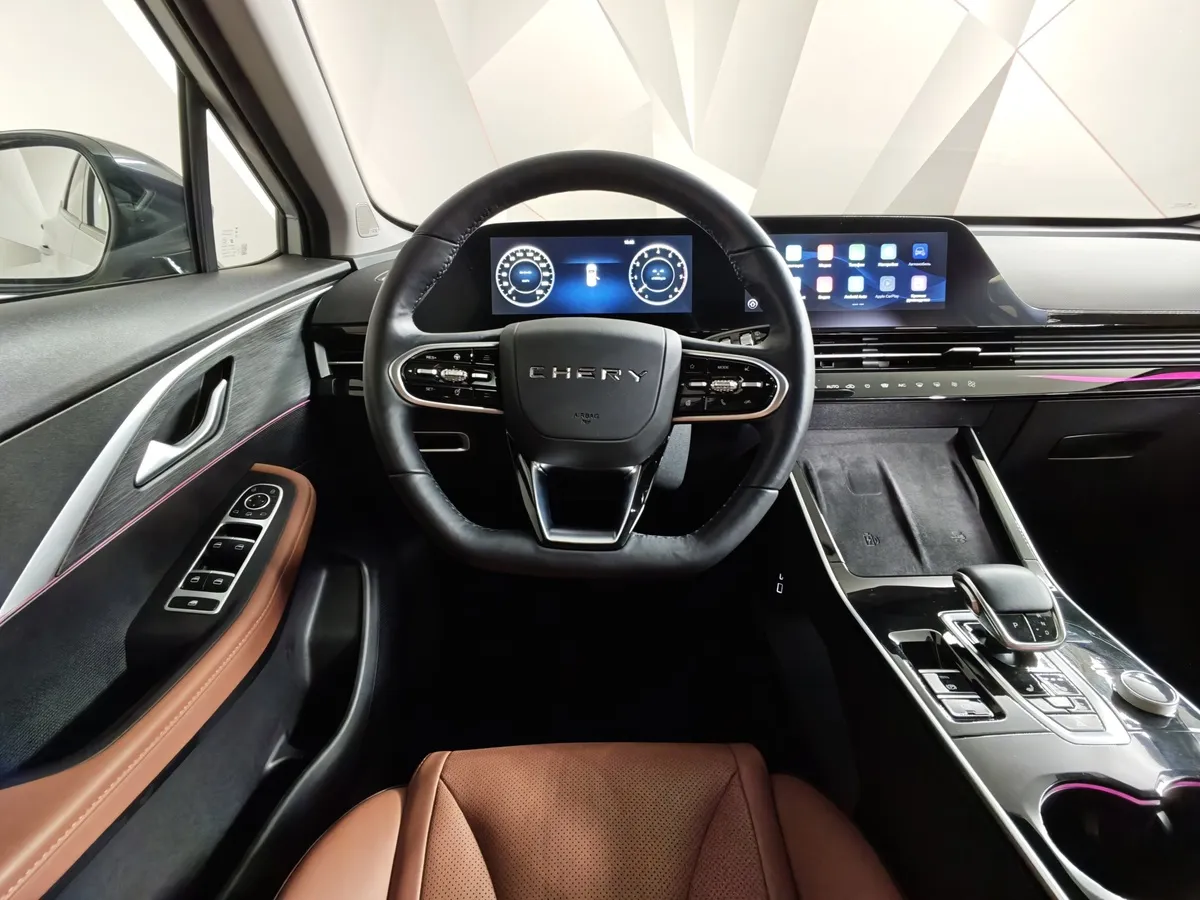 Omoda C5 1.6T DCT 4WD (150 л.с.) Supreme (двухцветный, красные элементы экстерьера) Белый в АВИЛОН. Слайд №20
