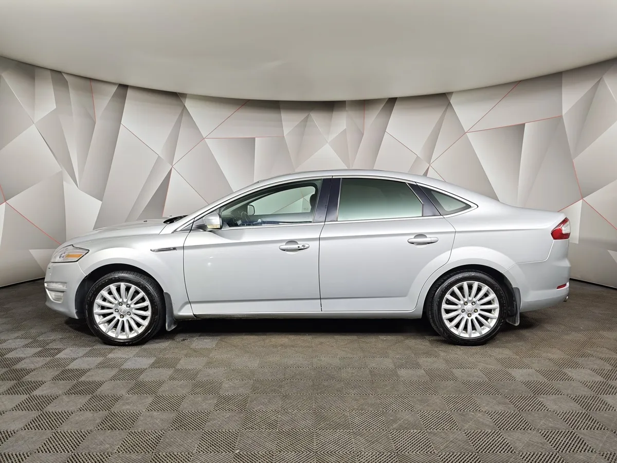 Ford Mondeo 2.0 EcoBoost PowerShift (200 л.с.) Titanium Серебристый в АВИЛОН. Слайд №5