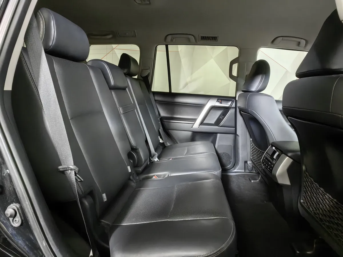 Toyota Land Cruiser Prado 4.0 AT AWD (249 л.с.) Черный в АВИЛОН. Слайд №16