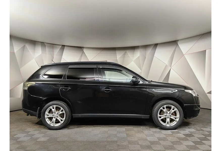 Mitsubishi Outlander 2.4 CVT 4WD (167 л.с.) Черный в АВИЛОН. Слайд №6